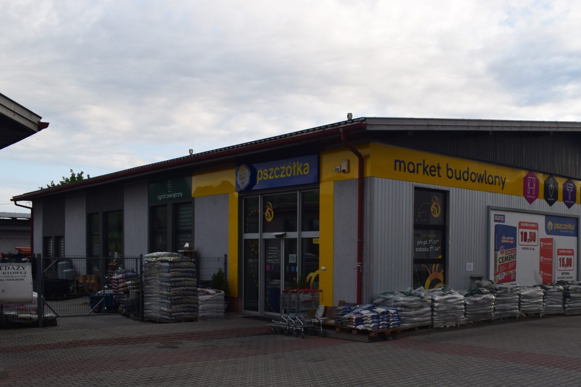 Market budowalny PSZCZÓŁKA w Łososinie Dolnej
