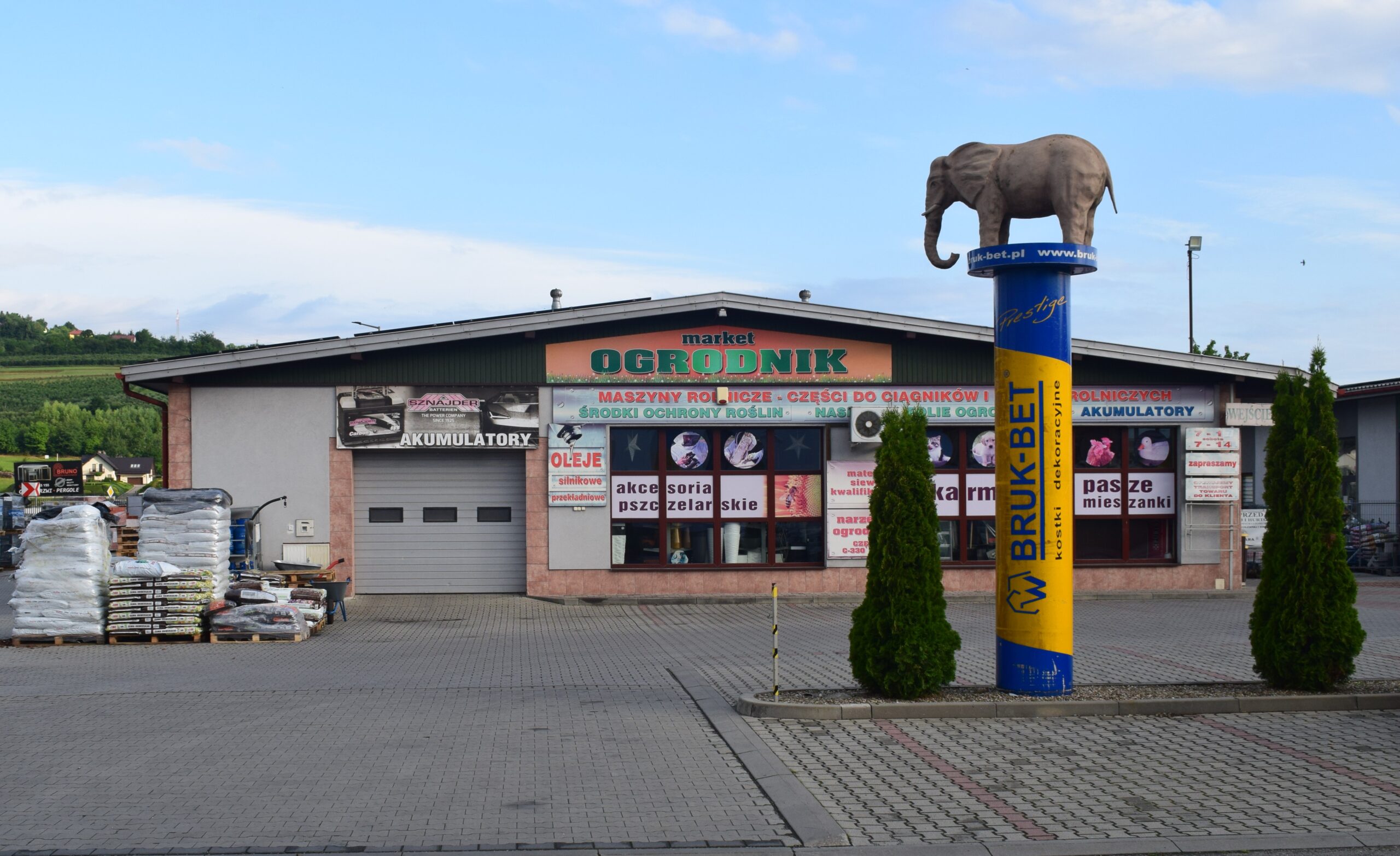 Market OGRODNIK w Łososinie Dolnej